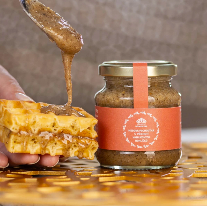 Medová pochoutka s příchutí vanilkových rohlíčků